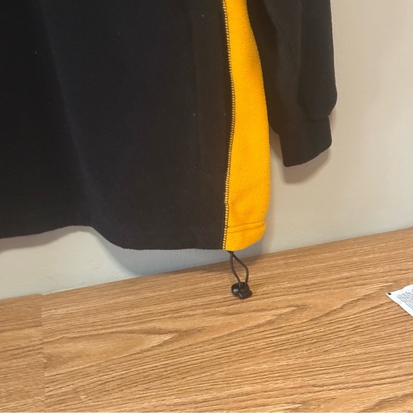 Hawkeye Pullover Size Large - Picture 3 of 5